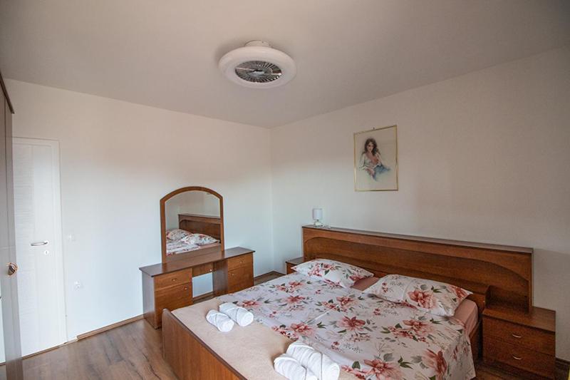 Apartment Zvjezdana Omiš Exterior foto